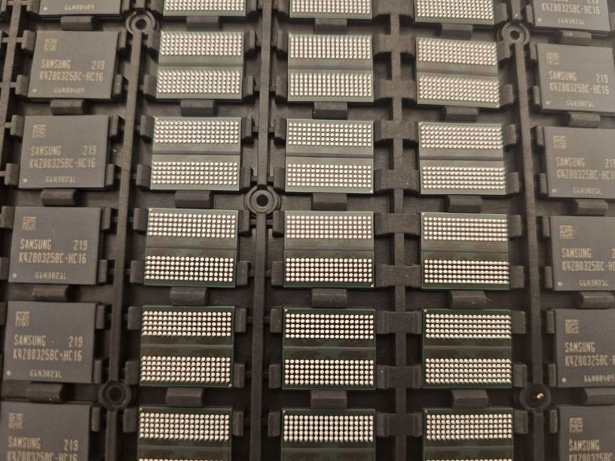 Видеопамять Samsung K4Z80325BC-HC16 1GB GDDR6 FBGA-180 (4 шт) фото 3