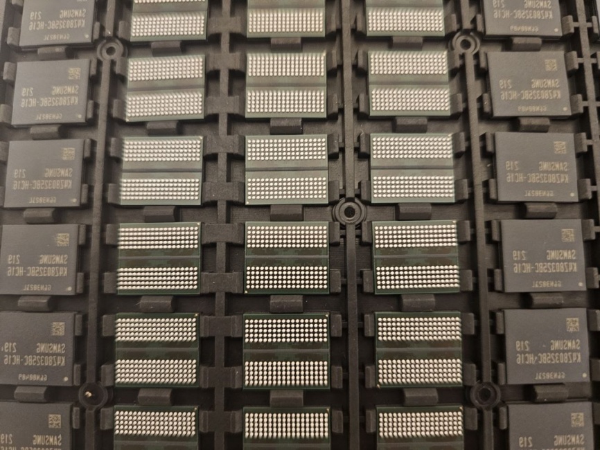 Видеопамять Samsung K4Z80325BC-HC16 1GB GDDR6 FBGA-180 (4 шт) фото 1