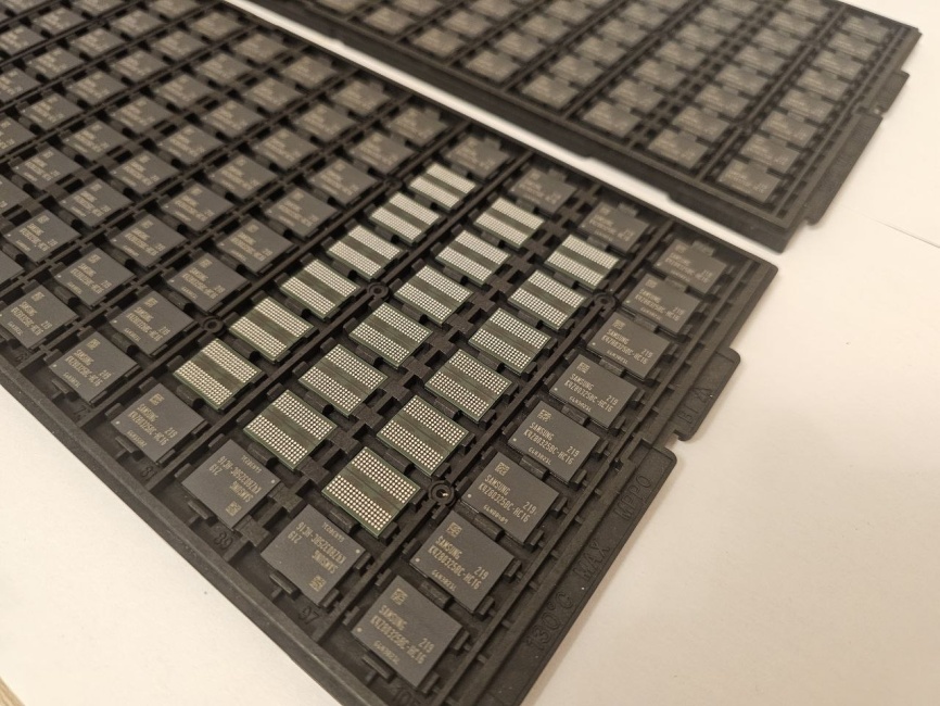 Видеопамять Samsung K4Z80325BC-HC16 1GB GDDR6 FBGA-180 (4 шт) фото 5