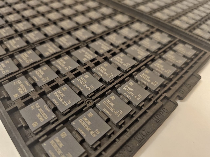 Видеопамять Samsung K4Z80325BC-HC16 1GB GDDR6 FBGA-180 (4 шт) фото 6