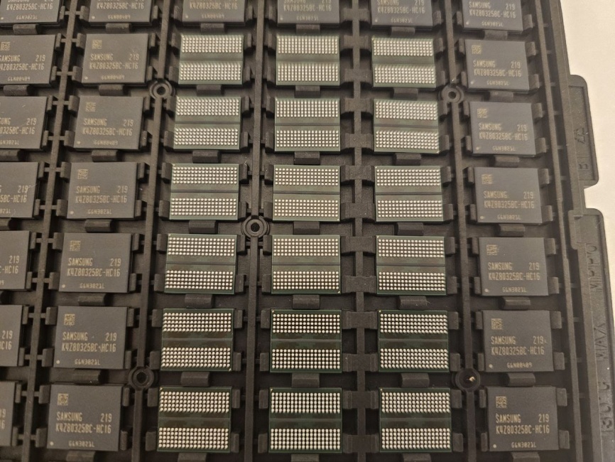 Видеопамять Samsung K4Z80325BC-HC16 1GB GDDR6 FBGA-180 (4 шт) фото 4